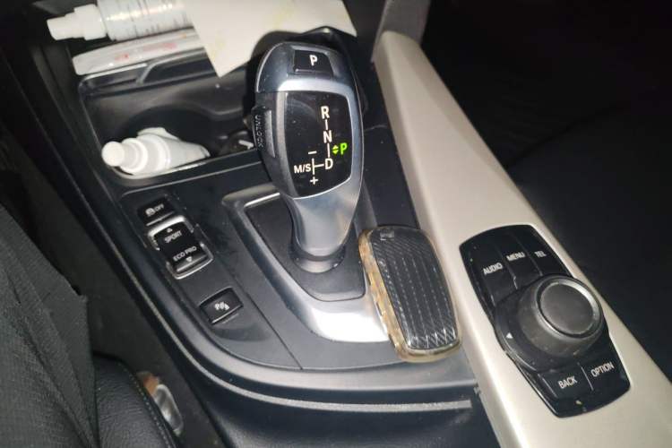 Used BMW 3 Series GT 2017 320i Sport Edition Gear Lever