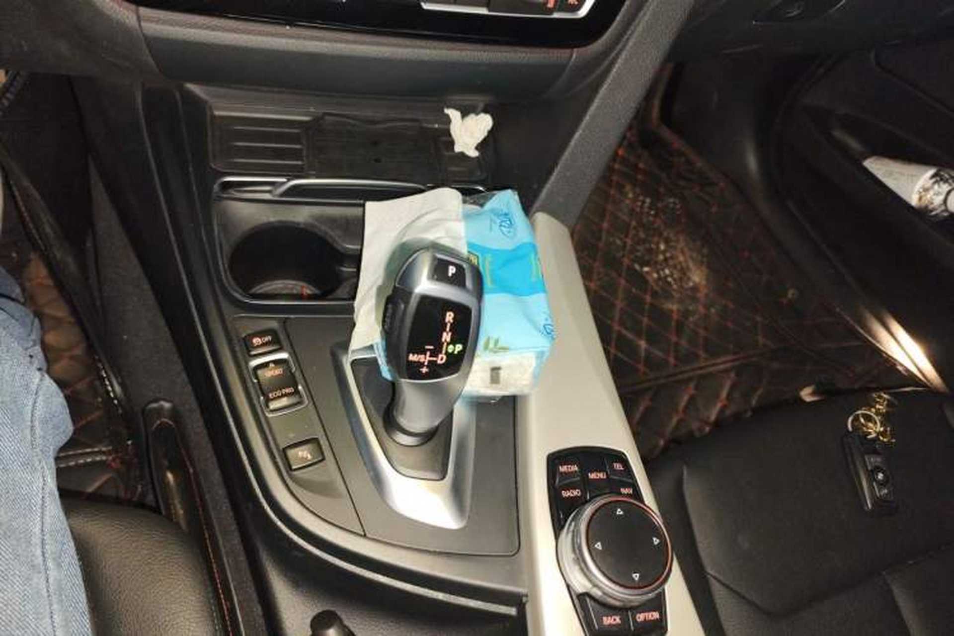 Used BMW 3 Series GT 2017 320i Sport Edition Gear Lever