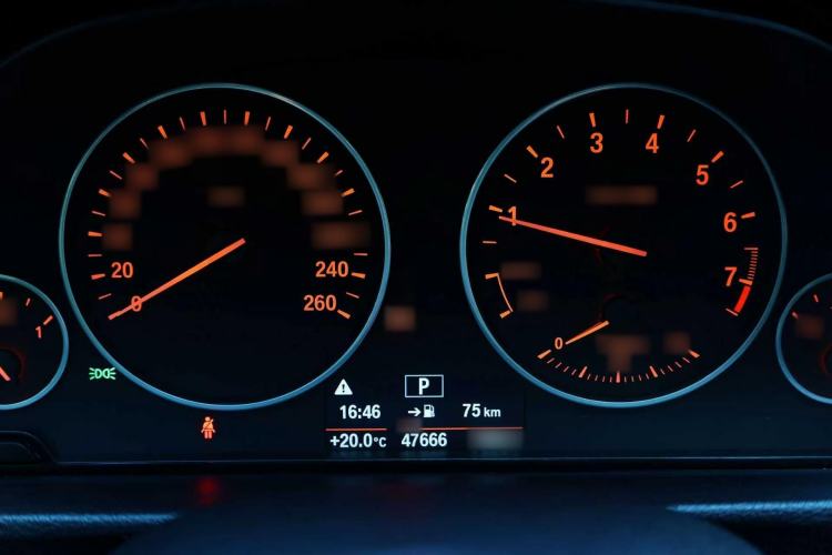 Used BMW 3 Series GT 2017 320i Sport Edition Instrument Cluster