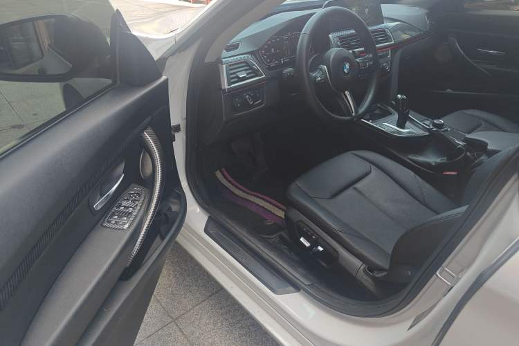 Used BMW 3 Series GT 2017 320i Sport Edition Interior 1