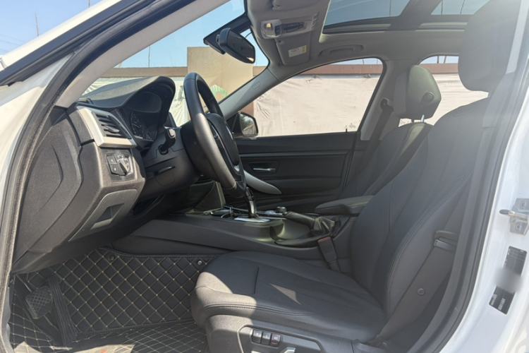 Used BMW 3 Series GT 2017 320i Sport Edition Interior 2