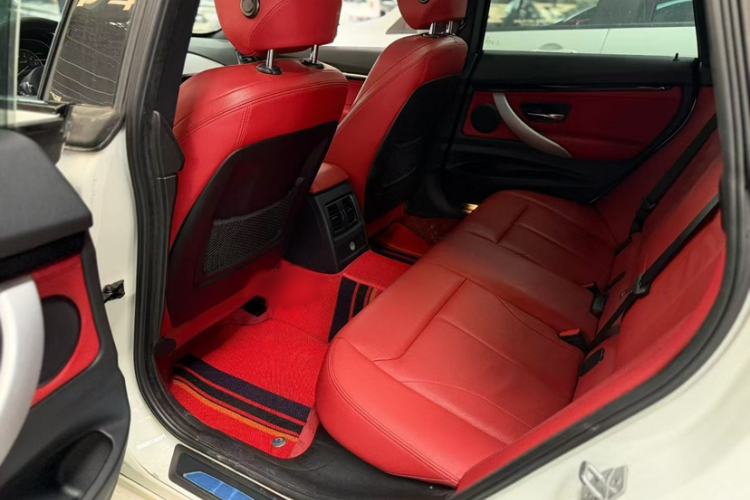 Used BMW 3 Series GT 2017 330i xDrive M Sport Interior 2