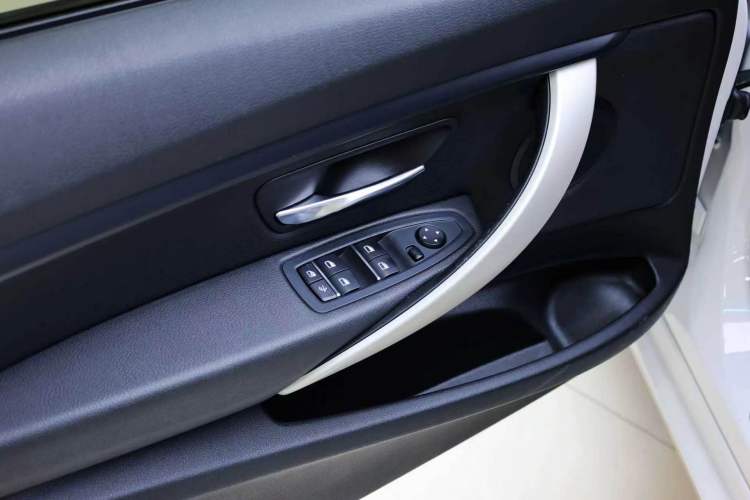 Used BMW 3 Series GT 2017 320i Sport Edition Interior 2