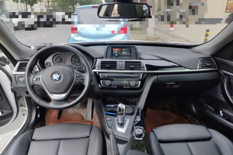 Used BMW 3 Series GT 2017 320i Sport Edition Interior 2