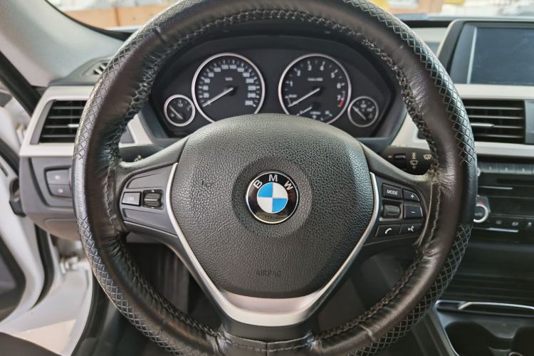 Used BMW 3 Series GT 2017 320i Sport Edition Interior 2