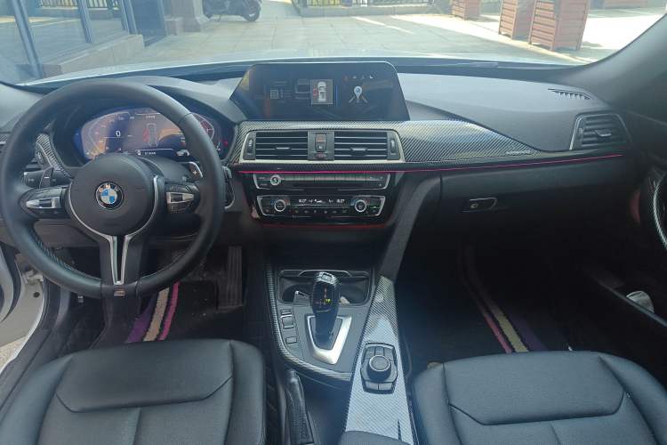 Used BMW 3 Series GT 2017 320i Sport Edition Interior 4