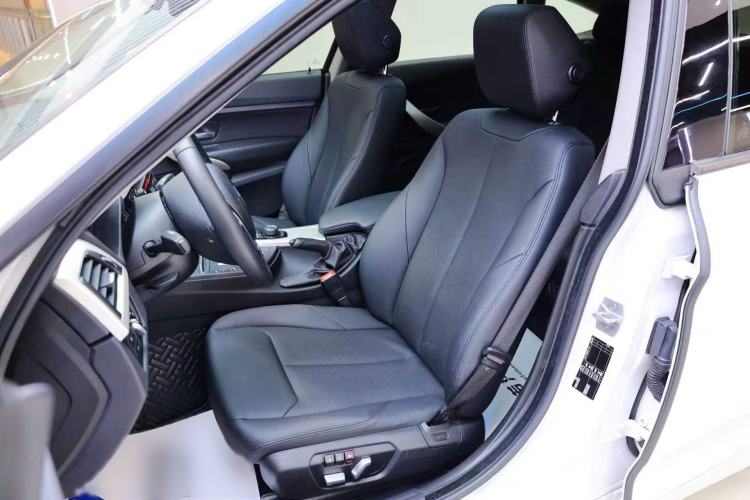 Used BMW 3 Series GT 2017 320i Sport Edition Interior 6