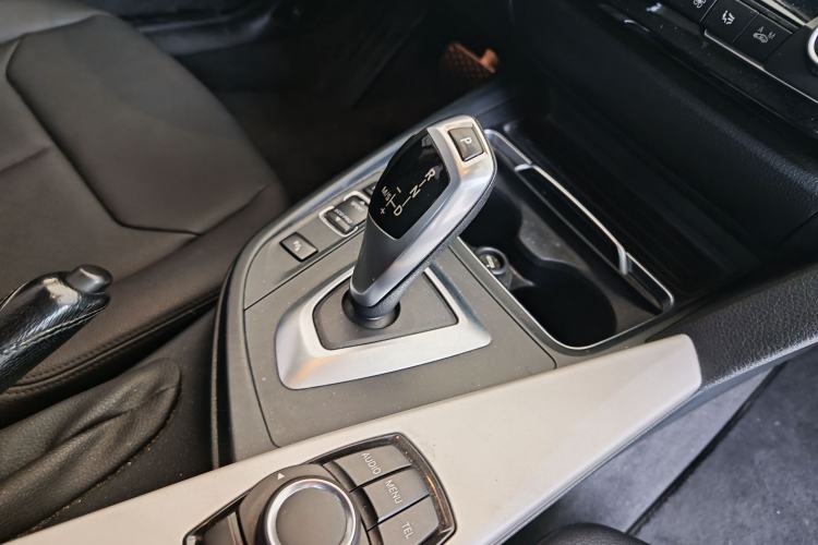 Used BMW 3 Series GT 2017 320i Sport Edition Interior 8