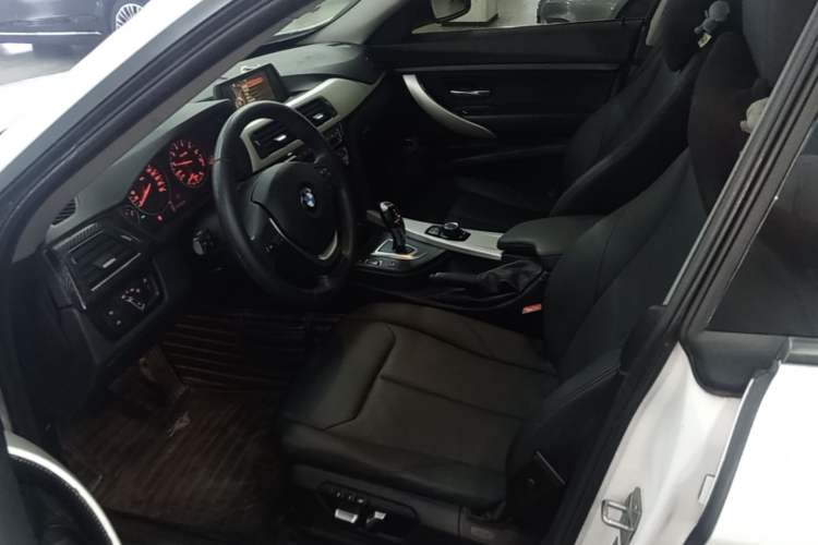 Used BMW 3 Series GT 2017 320i Sport Edition Left Front Seat