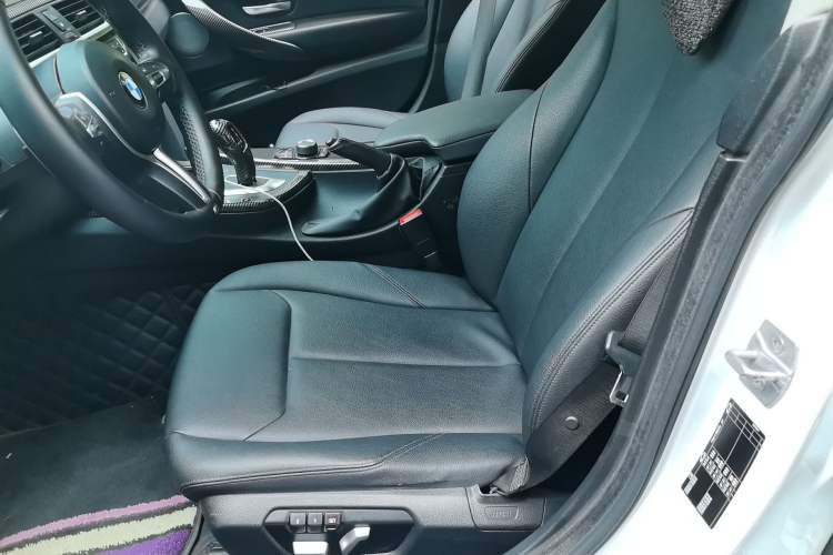 Used BMW 3 Series GT 2017 320i Sport Edition Left Front Seat