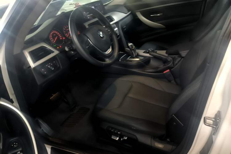 Used BMW 3 Series GT 2017 320i Sport Edition Left Front Seat