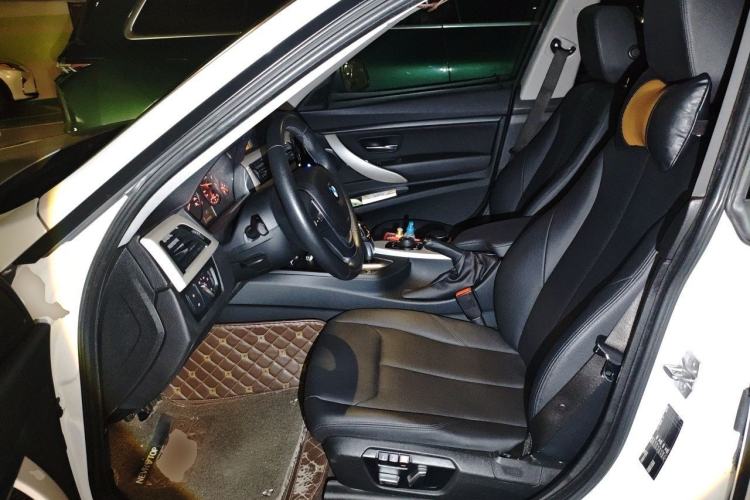 Used BMW 3 Series GT 2017 320i Sport Edition Left Front Seat