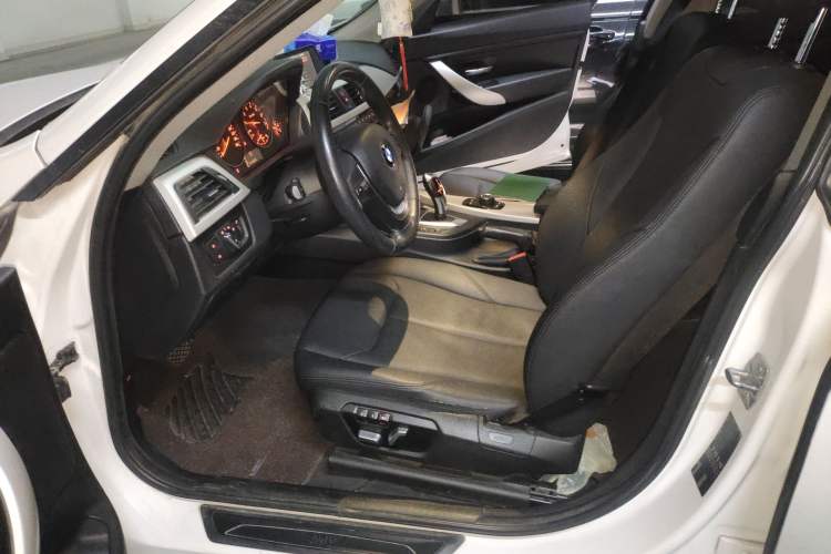 Used BMW 3 Series GT 2017 320i Sport Edition Left Front Seat
