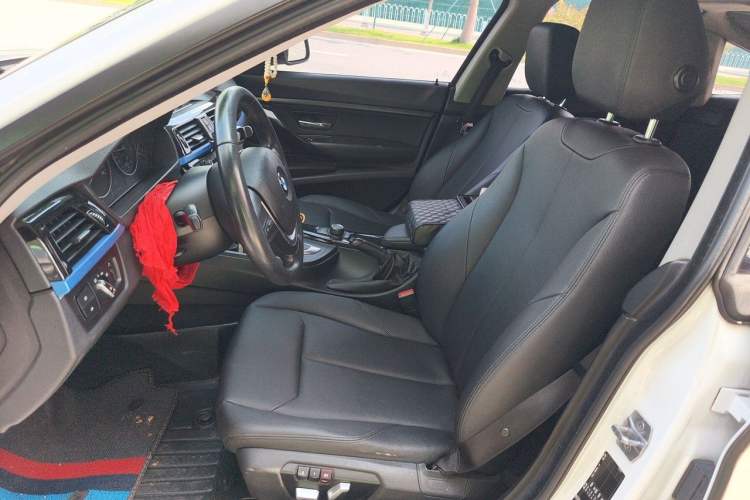 Used BMW 3 Series GT 2017 320i Sport Edition Left Front Seat