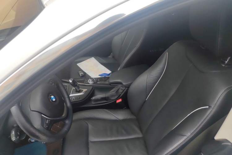 Used BMW 3 Series GT 2017 320i Sport Edition Left Front Seat