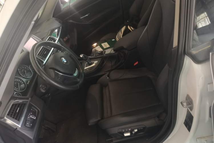 Used BMW 3 Series GT 2017 320i Luxury Design Package Left Front Seat