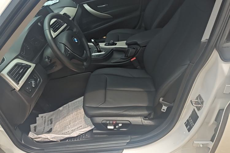 Used BMW 3 Series GT 2017 320i Sport Edition Left Front Seat