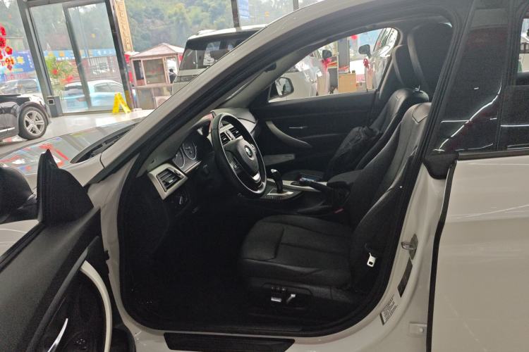 Used BMW 3 Series GT 2017 320i Sport Edition Left Front Seat