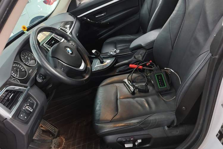 Used BMW 3 Series GT 2017 320i Luxury Design Package Left Front Seat