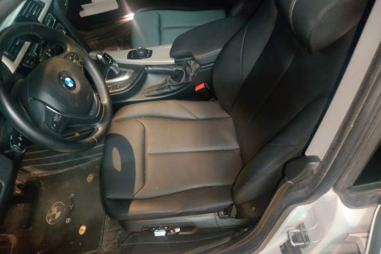 Used BMW 3 Series GT 2017 320i Sport Edition Left Front Seat