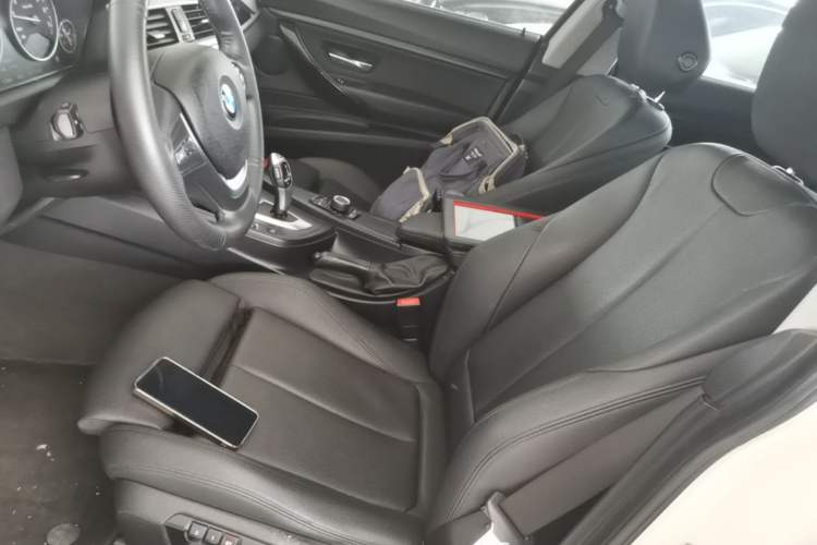 Used BMW 3 Series GT 2017 320i Sport Edition Left Front Seat