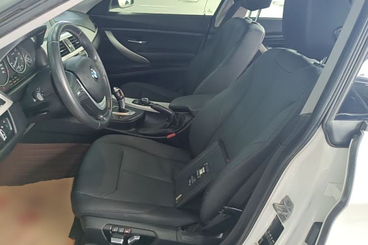 Used BMW 3 Series GT 2017 320i Sport Edition Left Front Seat