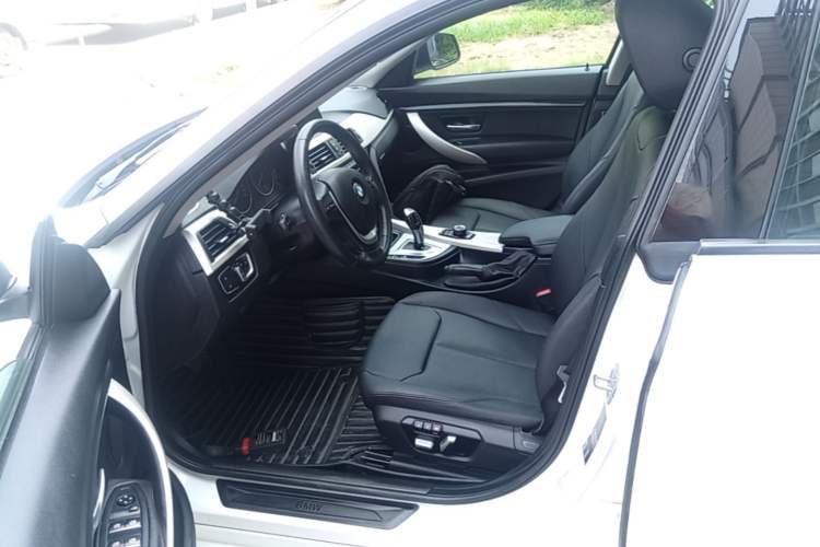 Used BMW 3 Series GT 2017 320i Sport Edition Left Front Seat
