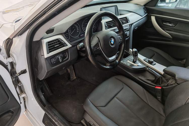 Used BMW 3 Series GT 2017 320i Sport Edition Left Front Seat