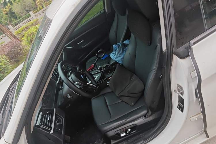 Used BMW 3 Series GT 2017 320i Sport Edition Left Front Seat