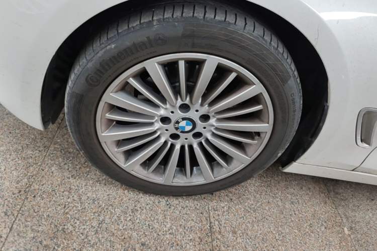 Used BMW 3 Series GT 2017 320i Luxury Design Package Left Front Wheel Hub