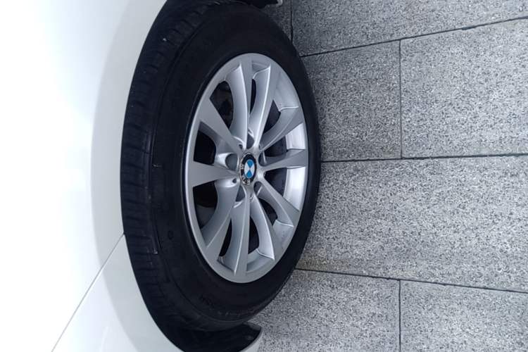Used BMW 3 Series GT 2017 320i Sport Edition Left Front Wheel Hub