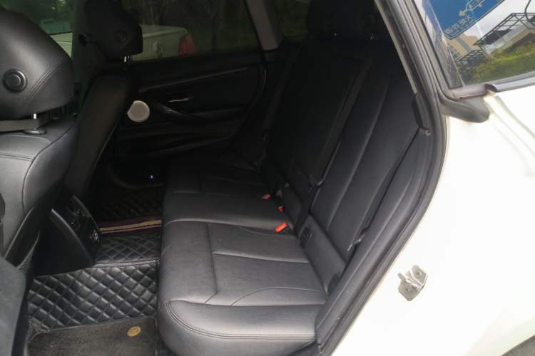 Used BMW 3 Series GT 2017 320i Sport Edition Left Rear Seat