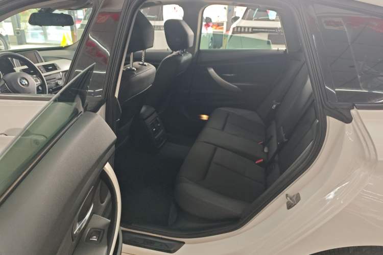 Used BMW 3 Series GT 2017 320i Sport Edition Left Rear Seat
