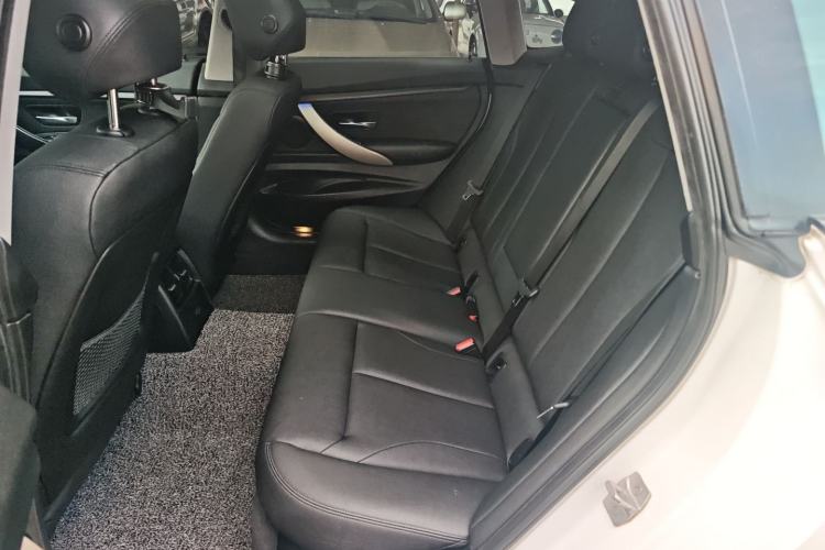 Used BMW 3 Series GT 2017 320i Sport Edition Left Rear Seat