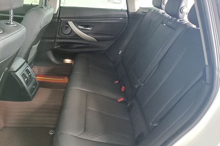 Used BMW 3 Series GT 2017 320i Sport Edition Left Rear Seat