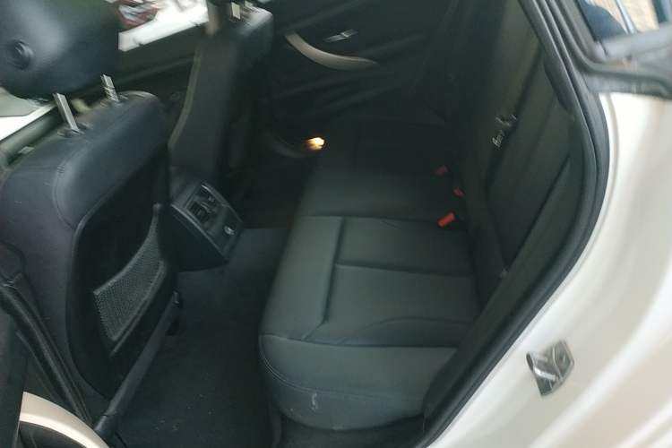 Used BMW 3 Series GT 2017 320i Sport Edition Left Rear Seat