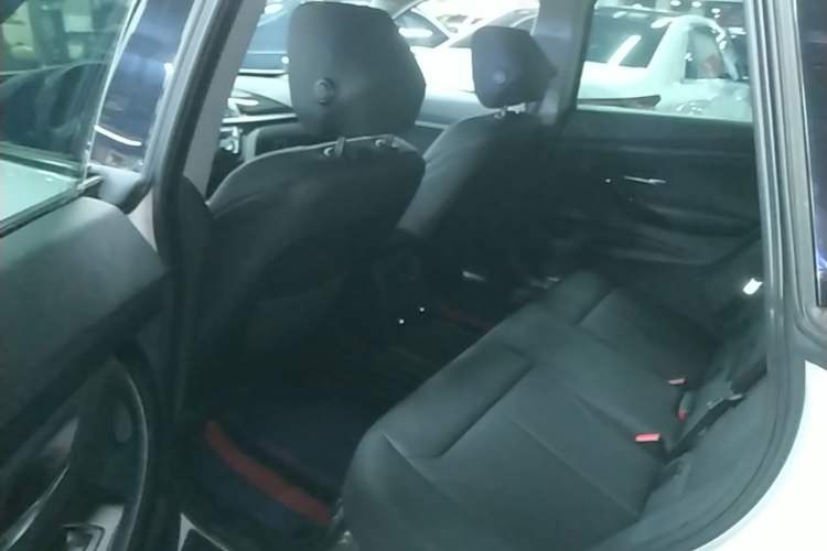 Used BMW 3 Series GT 2017 320i Sport Edition Left Rear Seat