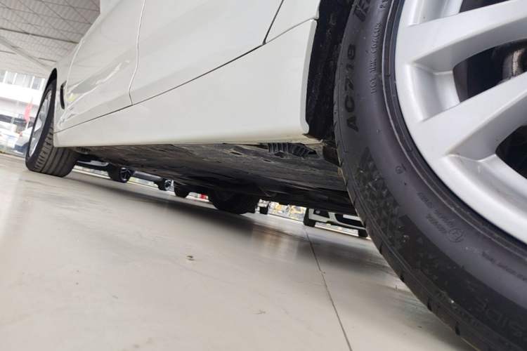 Used BMW 3 Series GT 2017 320i Sport Edition Left Side Sill