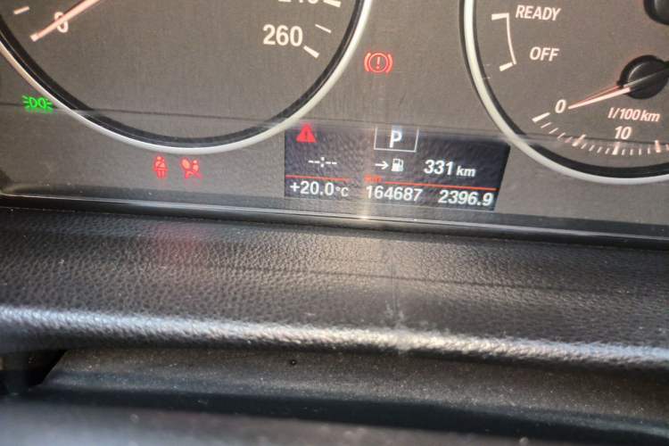 Used BMW 3 Series GT 2017 320i Sport Edition Odometer Close Up