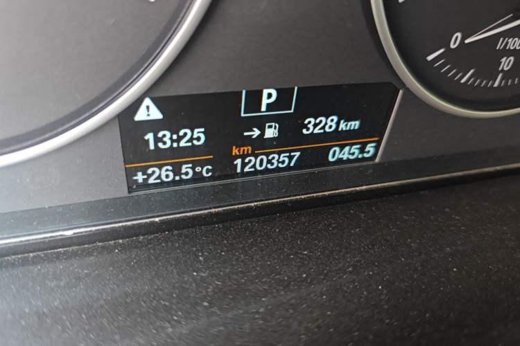 Used BMW 3 Series GT 2017 320i Sport Edition Odometer Close Up