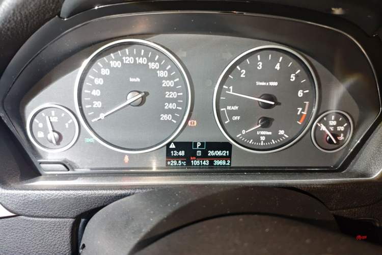 Used BMW 3 Series GT 2017 320i Sport Edition Odometer Close Up