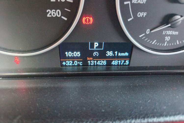 Used BMW 3 Series GT 2017 320i Sport Edition Odometer Close Up