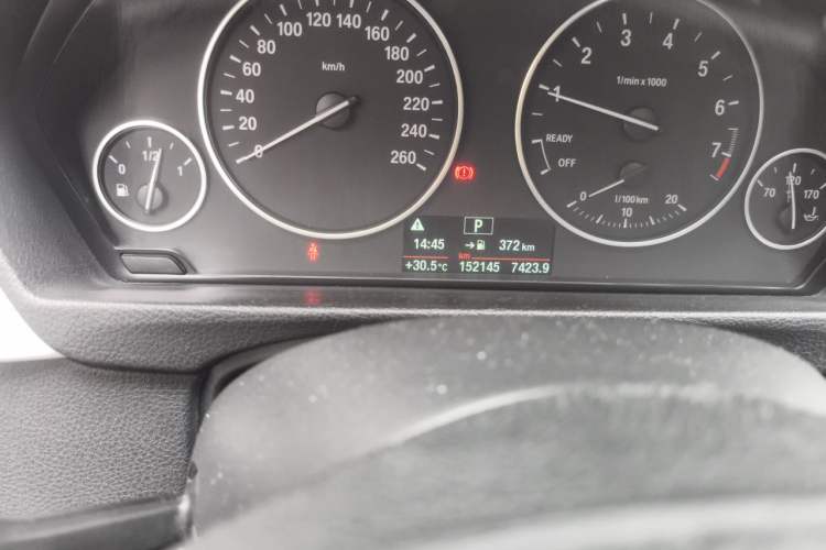 Used BMW 3 Series GT 2017 320i Sport Edition Odometer Close Up