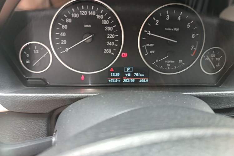 Used BMW 3 Series GT 2017 320i Sport Edition Odometer Close Up
