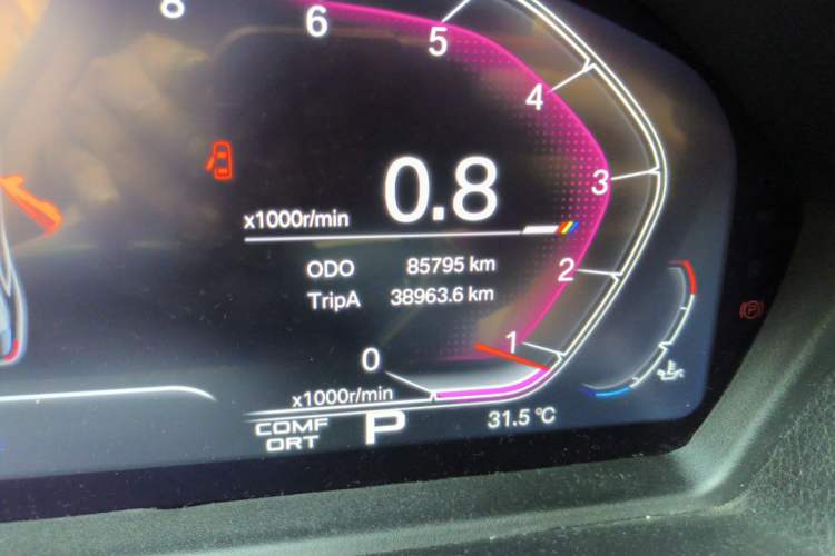 Used BMW 3 Series GT 2017 320i Sport Edition Odometer Close Up