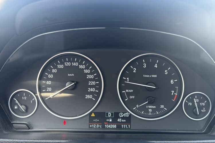 Used BMW 3 Series GT 2017 320i Sport Edition Odometer Close Up
