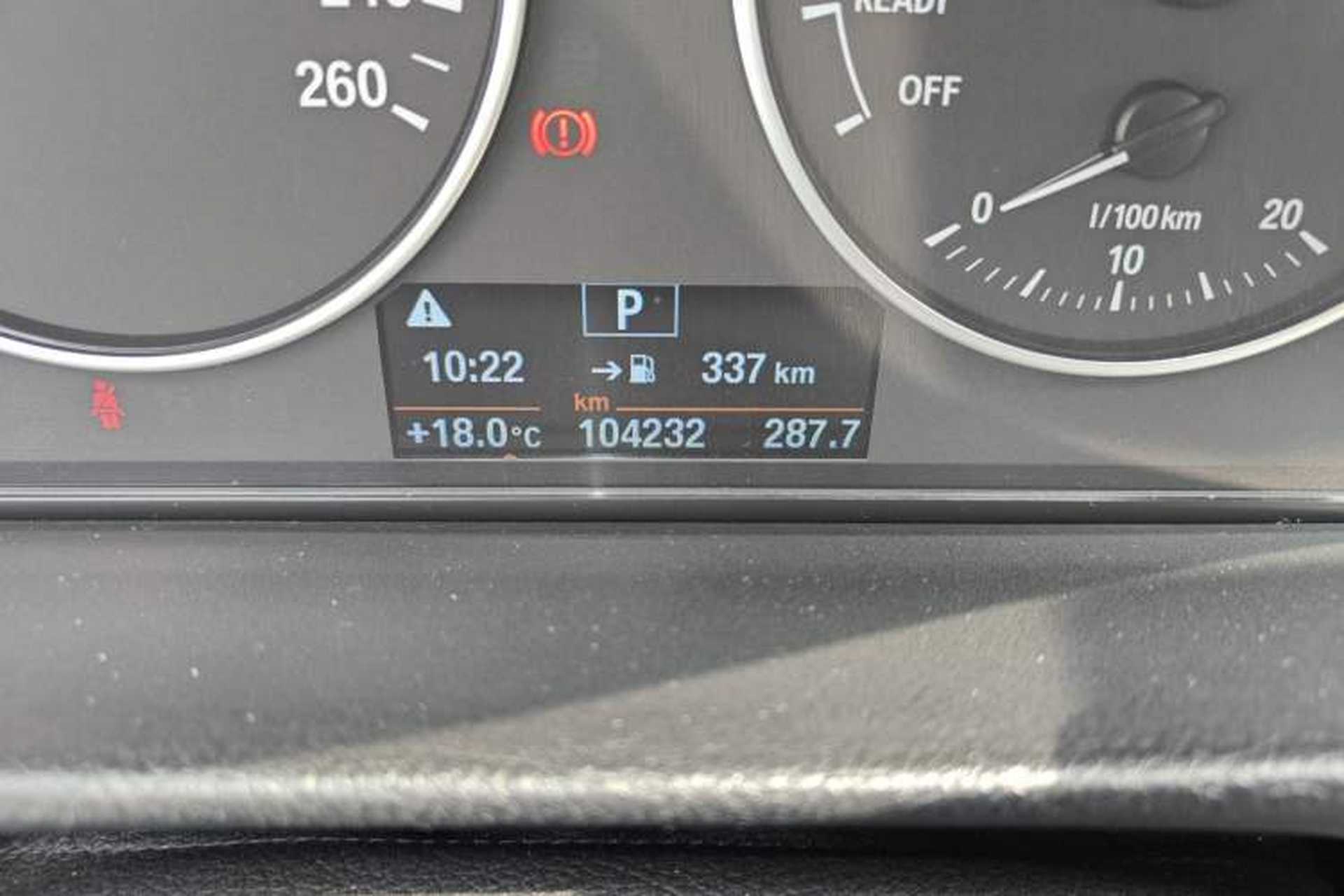Used BMW 3 Series GT 2017 320i Sport Edition Odometer Close Up