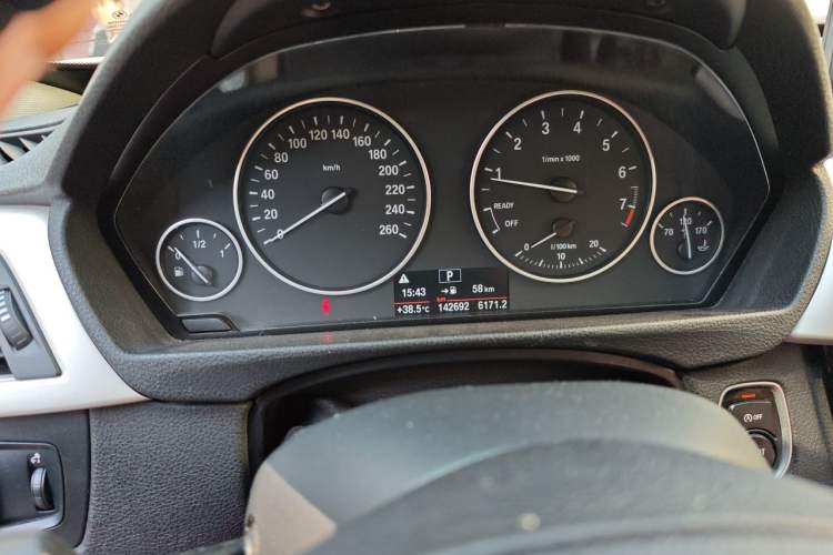 Used BMW 3 Series GT 2017 320i Sport Edition Odometer Close Up