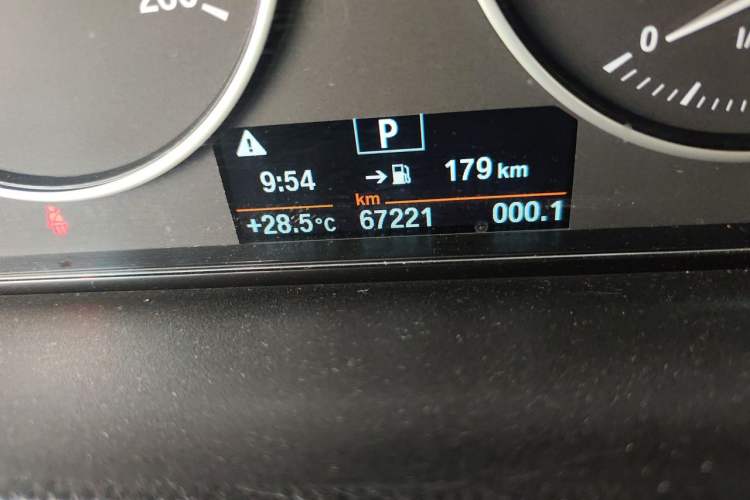 Used BMW 3 Series GT 2017 320i Sport Edition Odometer Close Up