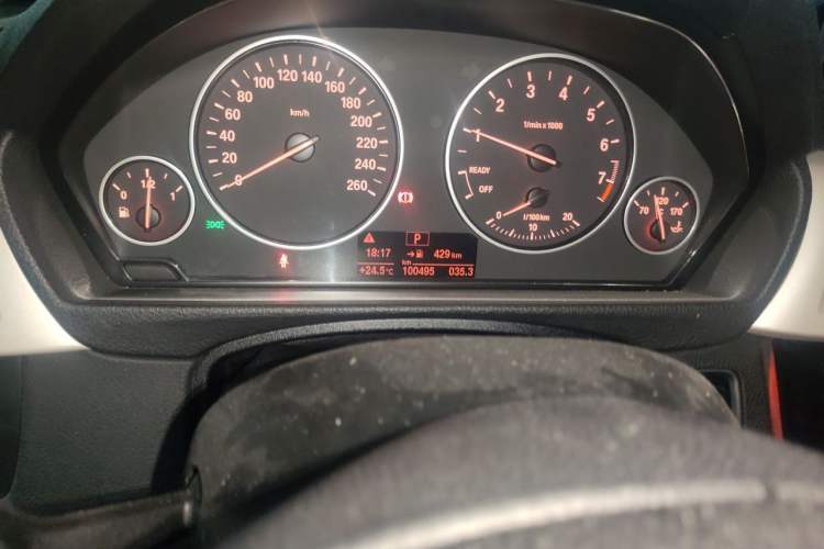 Used BMW 3 Series GT 2017 320i Sport Edition Odometer Close Up